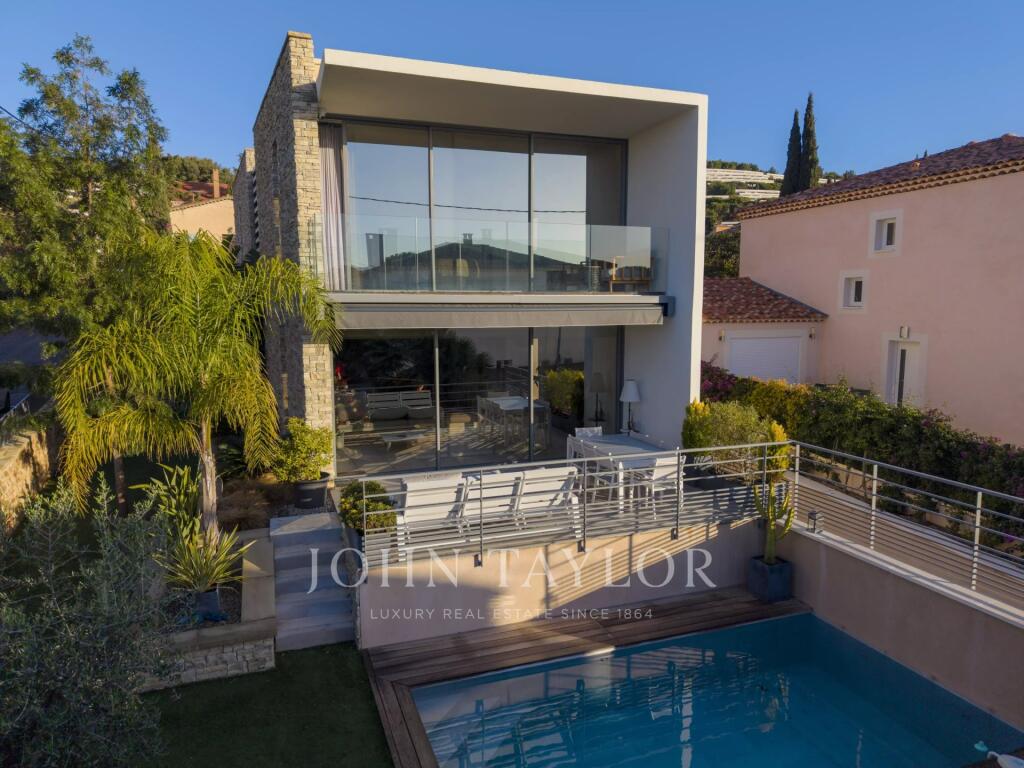 Main image of property: Provence-Alps-Cote d`Azur, Var, Bandol