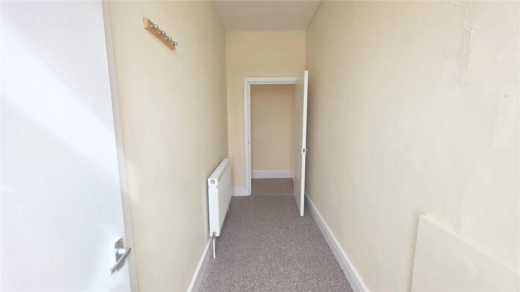 Apartment in Swindon, South Swindon - View 5