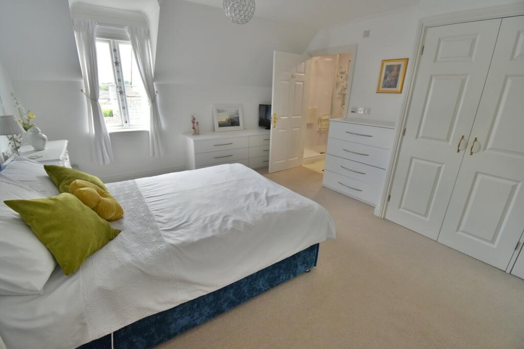 Apartment in Ferndown, Ferndown Town Centre - More