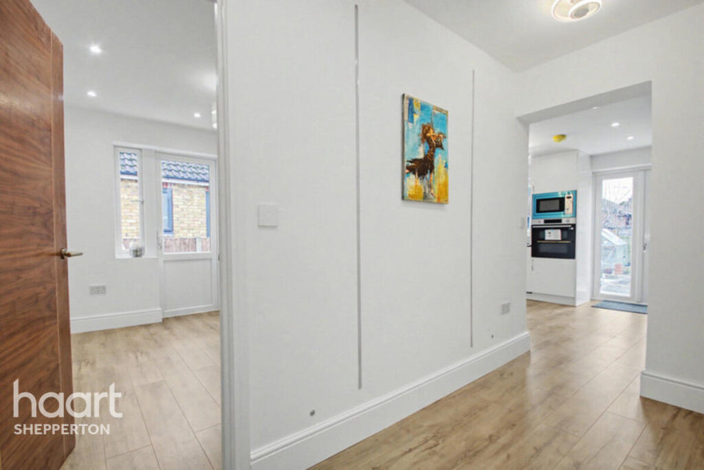 House in Elmbridge, Weybridge - View 4