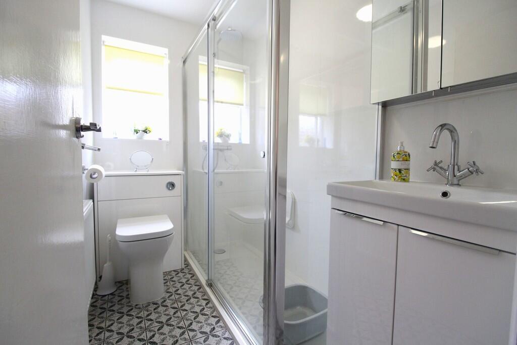 Laburnum Road, Sandy photo 4