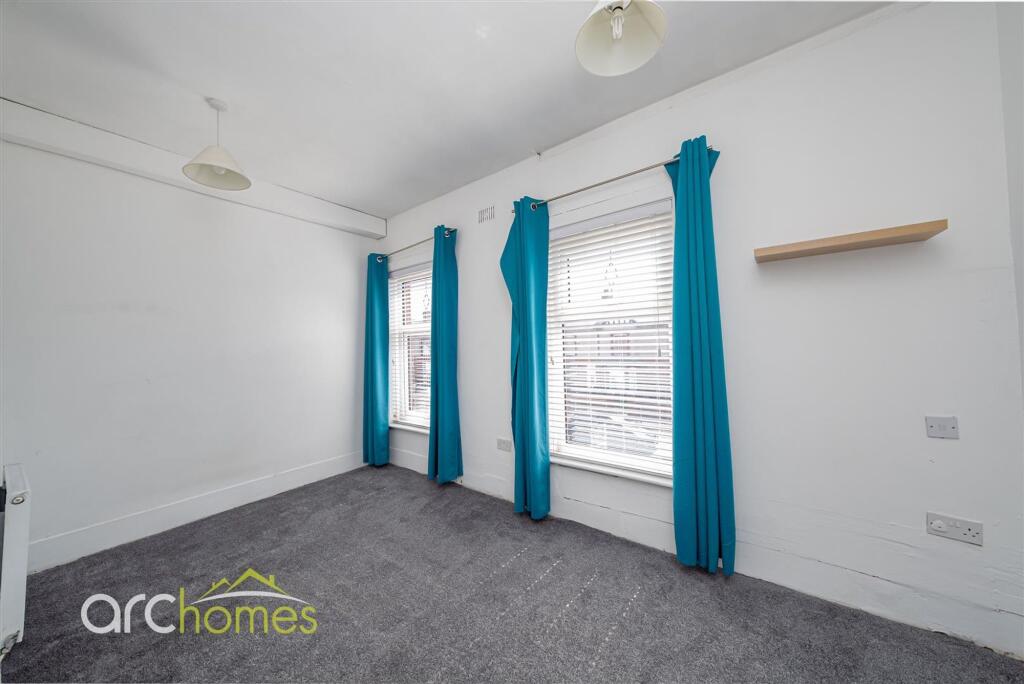 House in Manchester, Atherton - More