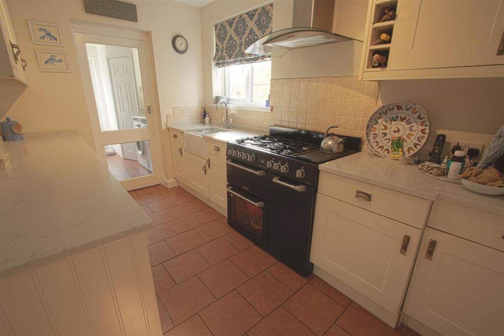 House in Basildon, Havering's Grove, Billericay - More