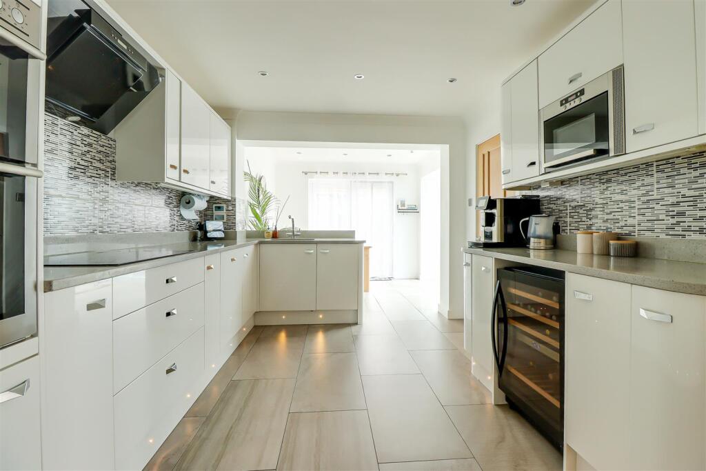 House in Southend-on-Sea - More