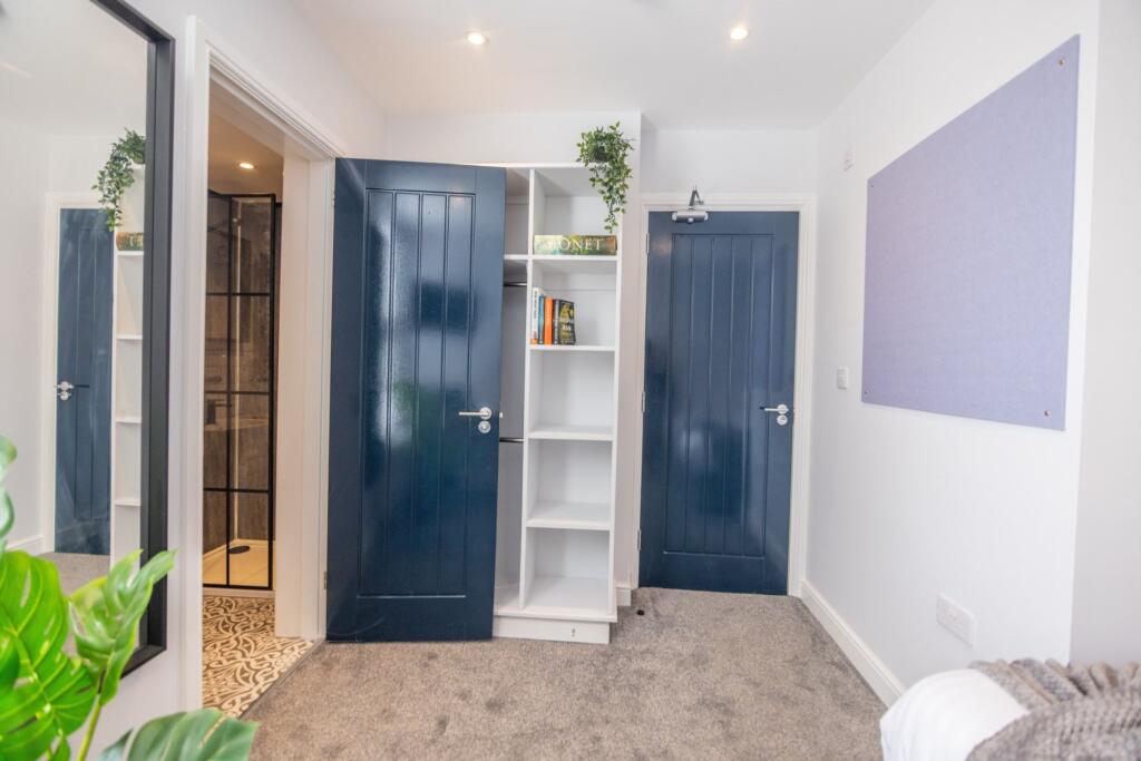 House in Liverpool, Wavertree - More