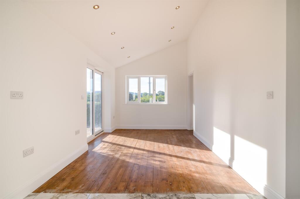 House in Newport - View 5