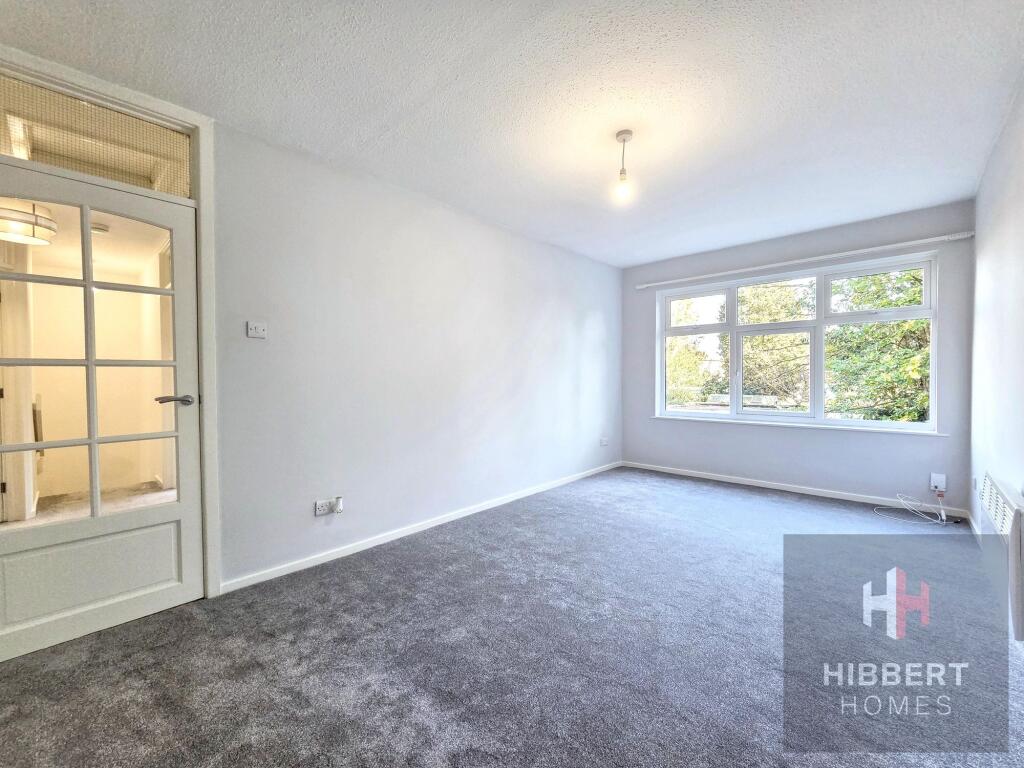 Beechfield Close, Sale, M33 photo 2