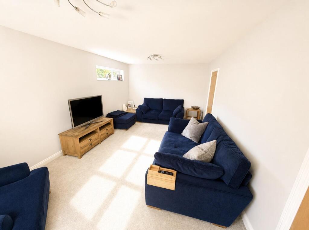 Squires Walk, Spinney Hill, Northampton NN3 - More