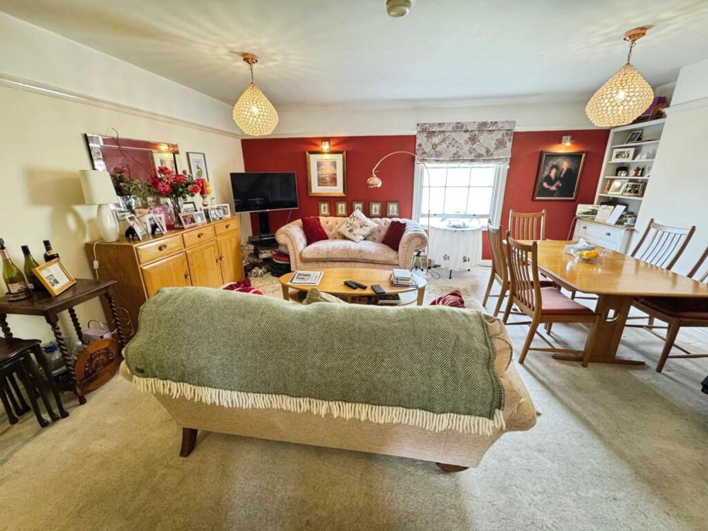 Apartment in Warwick - View 5