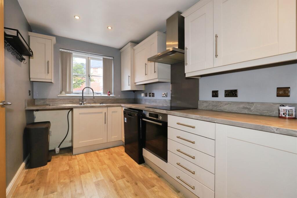 House in Wolverhampton, Fallings Park - View 4