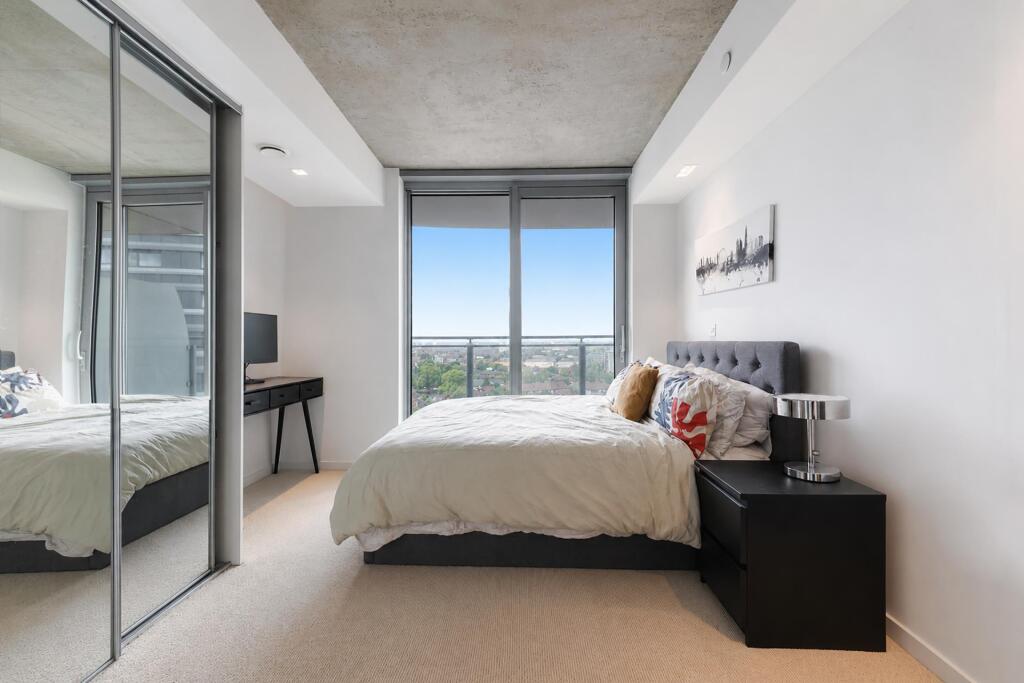 Apartment in London - More