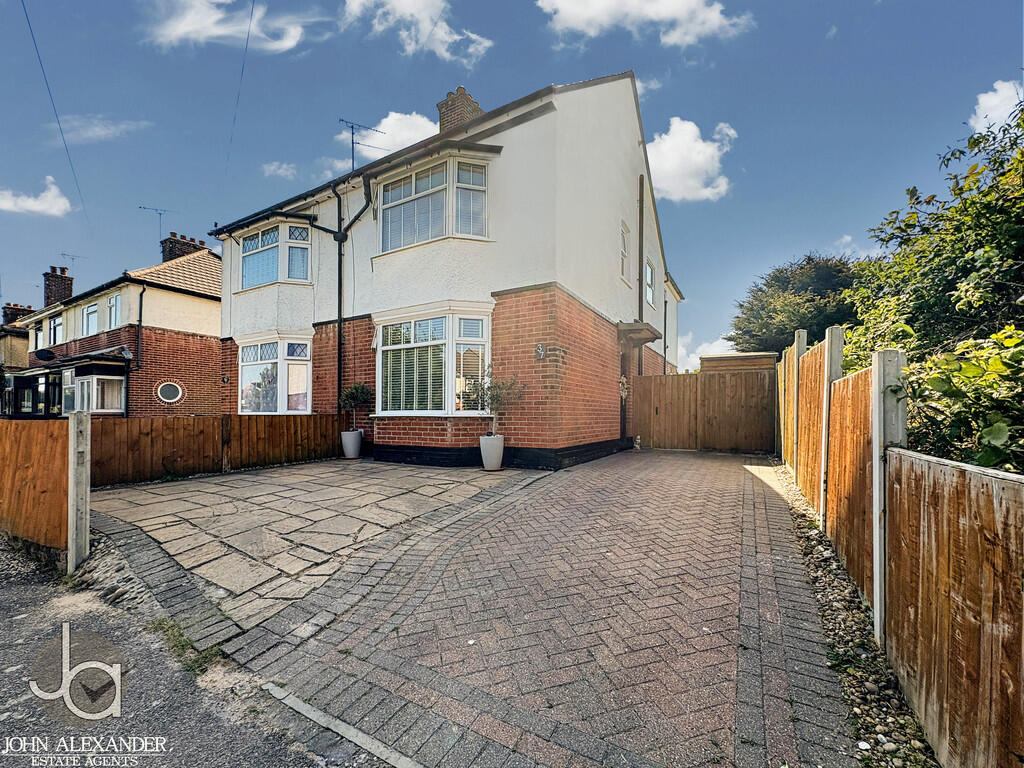 3-bed semi-detached on Lime Avenue, Harwich, £275,000