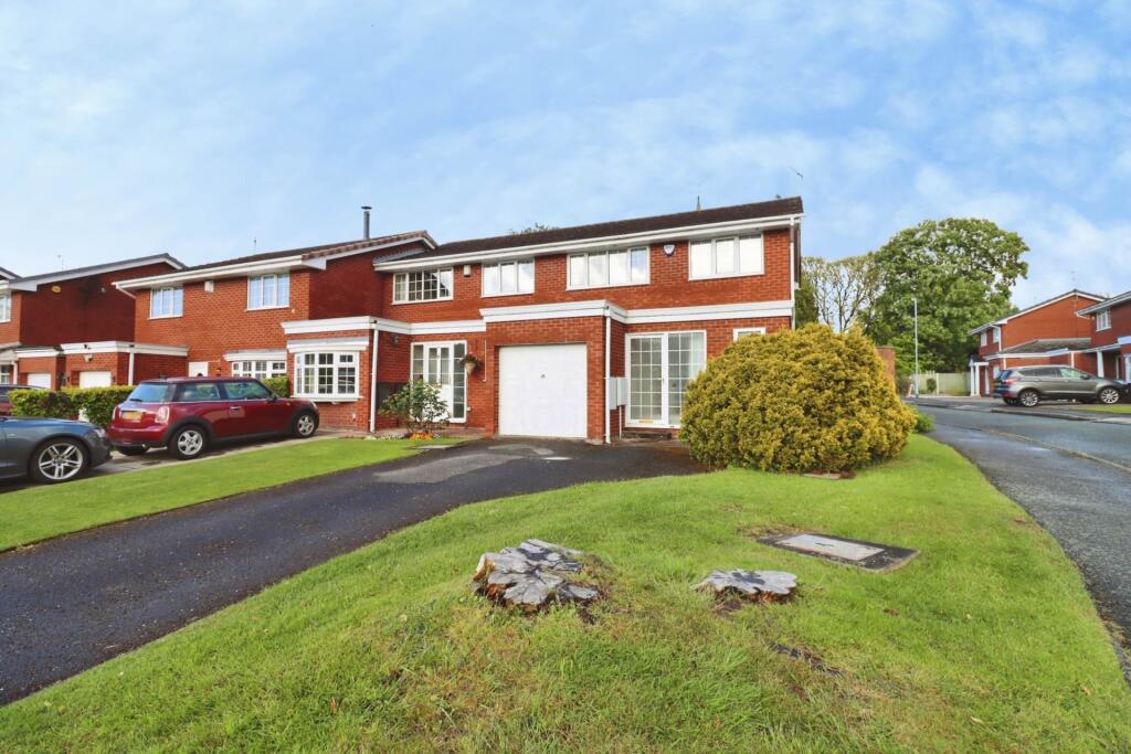 3-bed terraced on Athelstan Close, Bromborough, £259,950