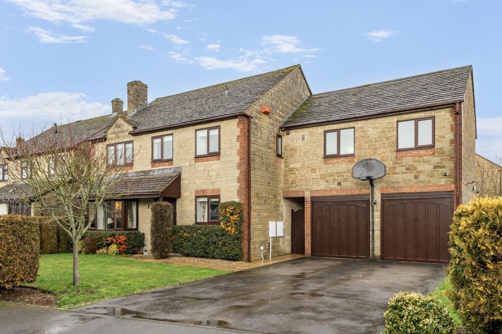 Main image of property: Garner Close, Carterton, Oxfordshire, OX18