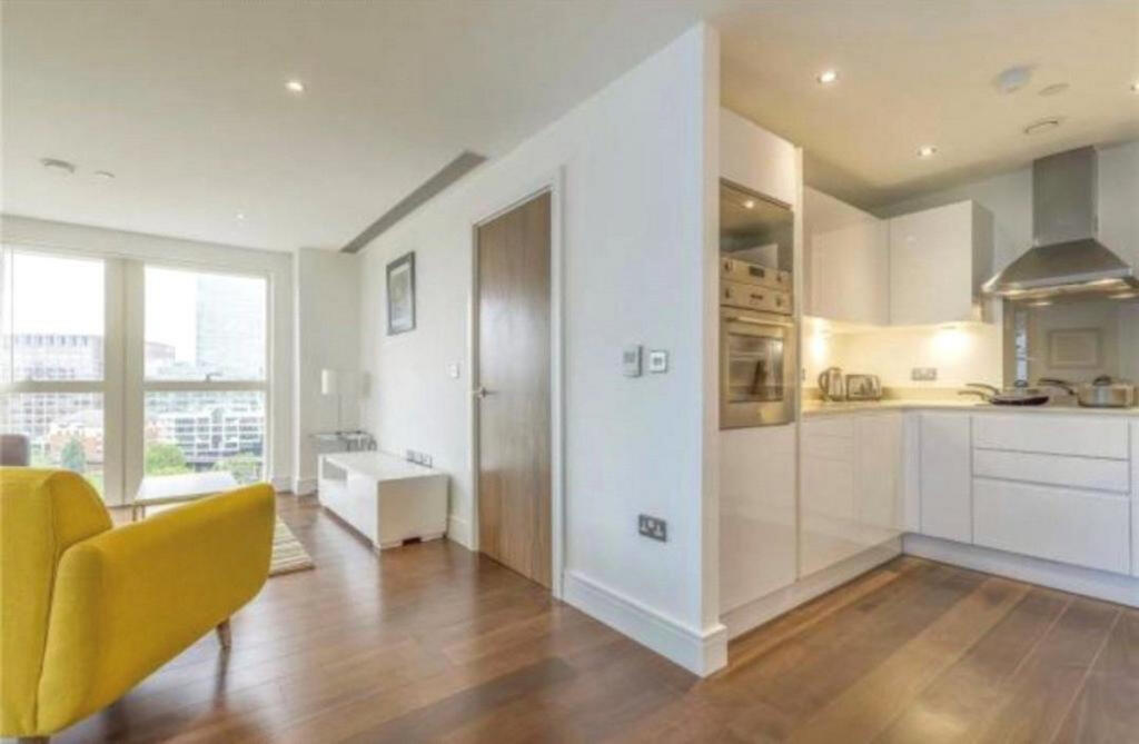 Main image of property: Talisman Tower, Canary Wharf, E14