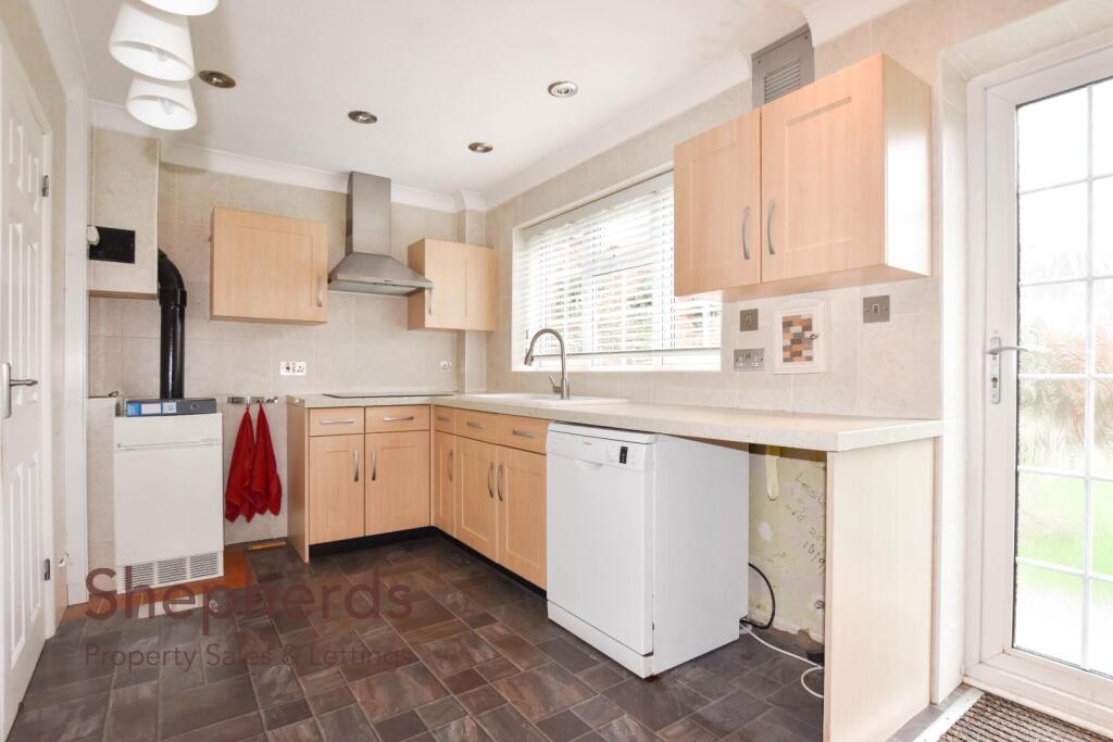 House in Waltham Cross, Cheshunt - More