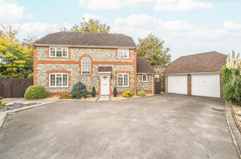 Main image of property: Comfrey Close, Farnborough, Hampshire, GU14