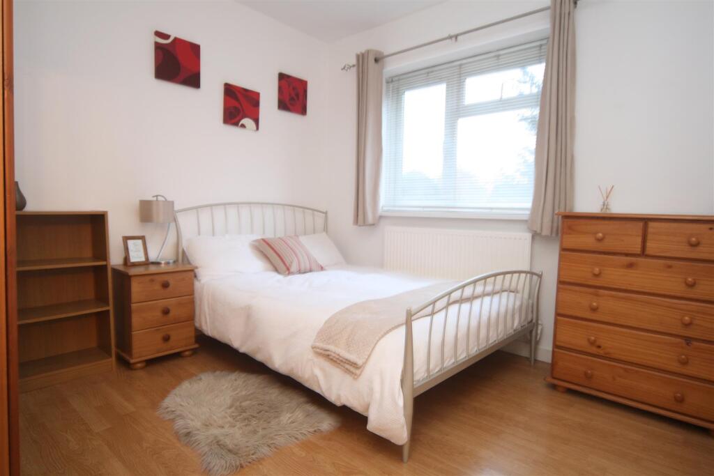 Apartment in Southall - More