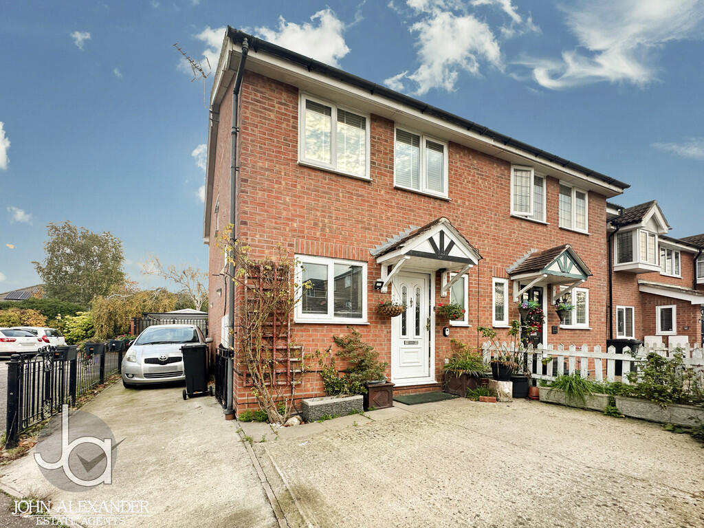 2-bed semi-detached on Ranger Walk, Colchester, £260,000