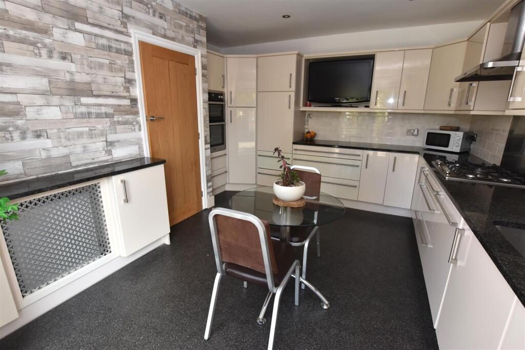 House in Hull - View 4