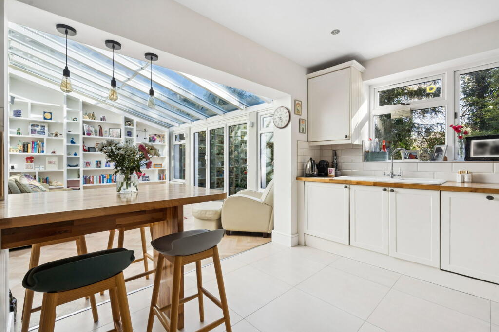 House in London - View 5