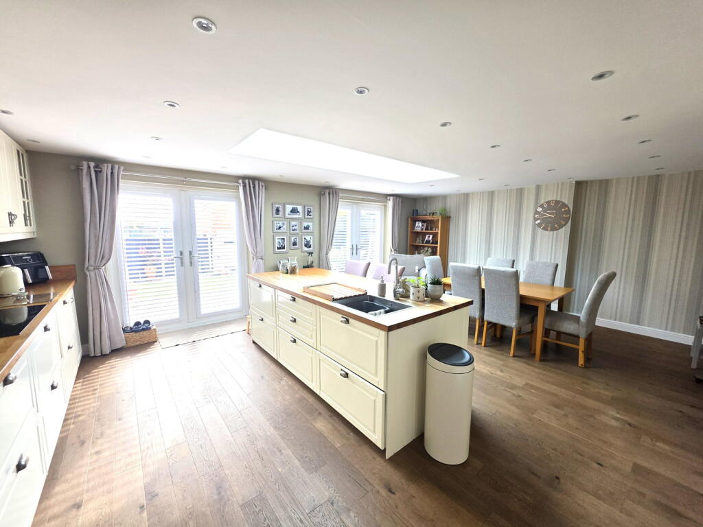 Hodges Drive, Oldbury, B69 1LY photo 4