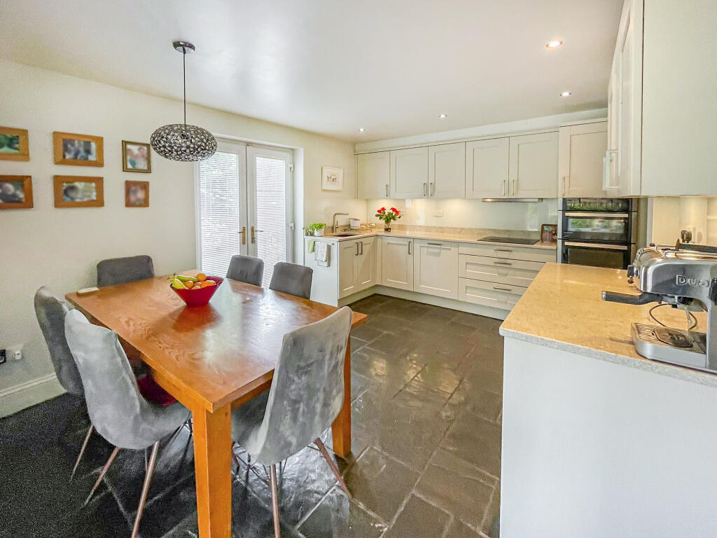 House in Wakefield - View 5