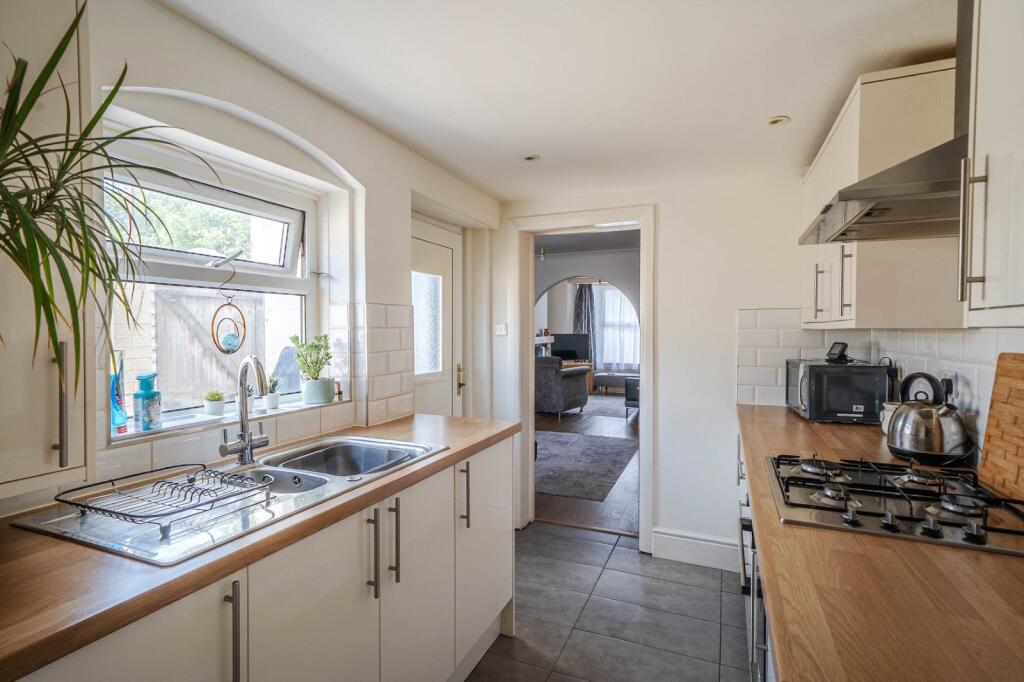 House in Milton Keynes, Central Bletchley, Bletchley and Fenny Stratford - View 2