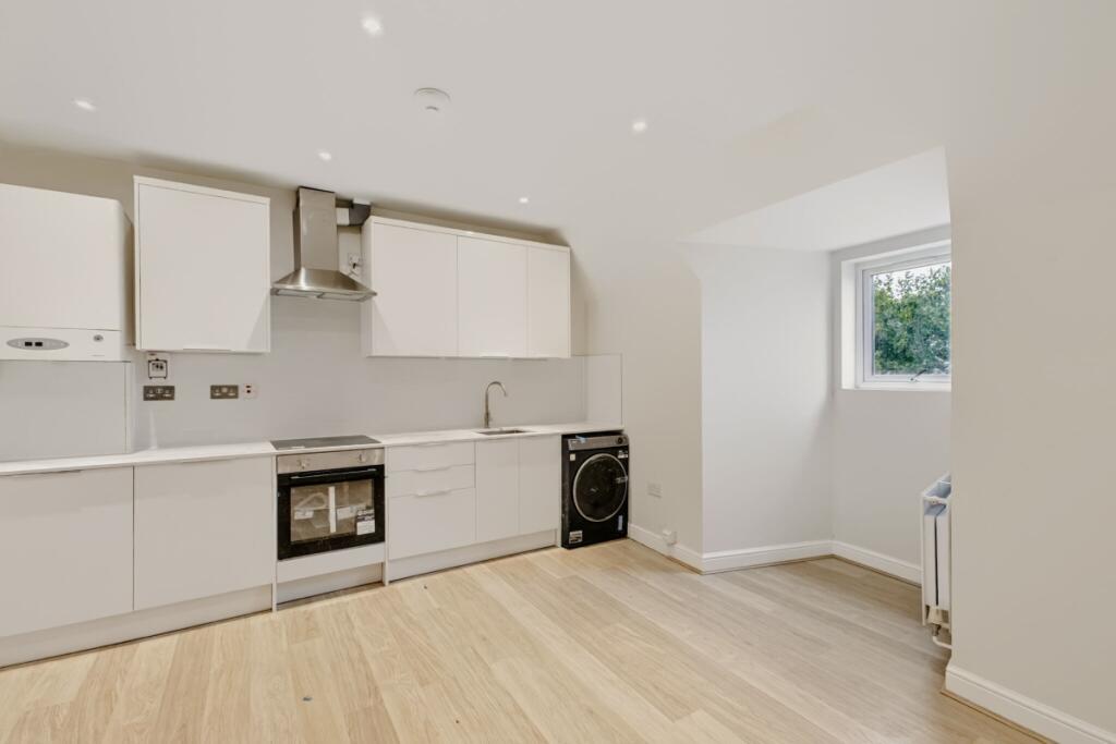 Apartment in London, Clifton Estate, Peckham - View 2