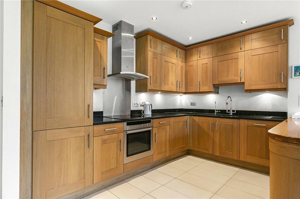 Bridge Road, Welwyn Garden City, AL8 photo 4
