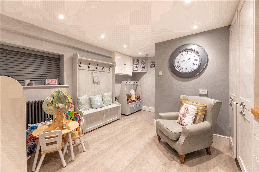 House in Bradford, Denholme - More