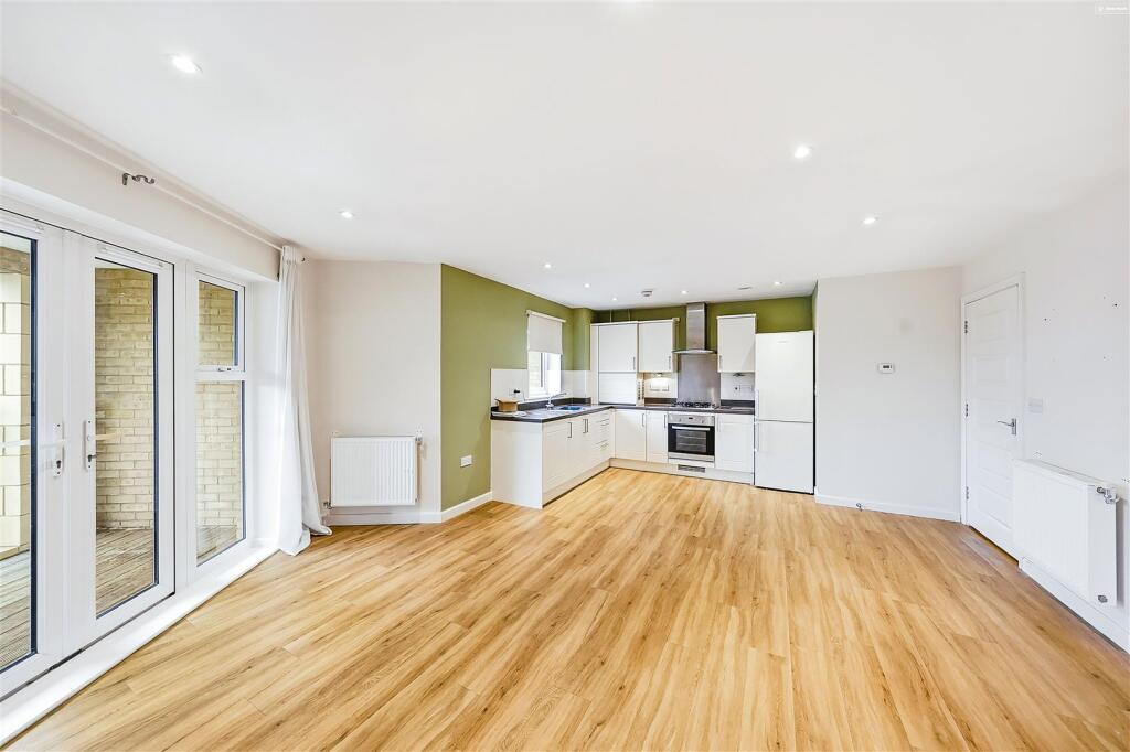 Apartment in Dartford, Stone - View 3