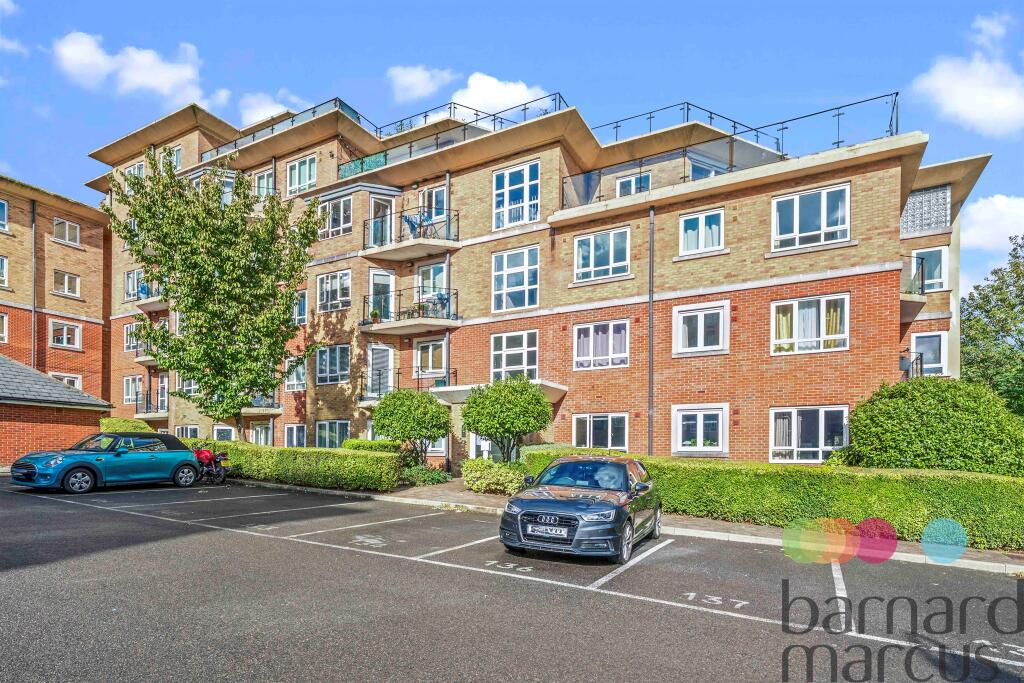 1-bed flat on Glebelands Close, London, £325,000