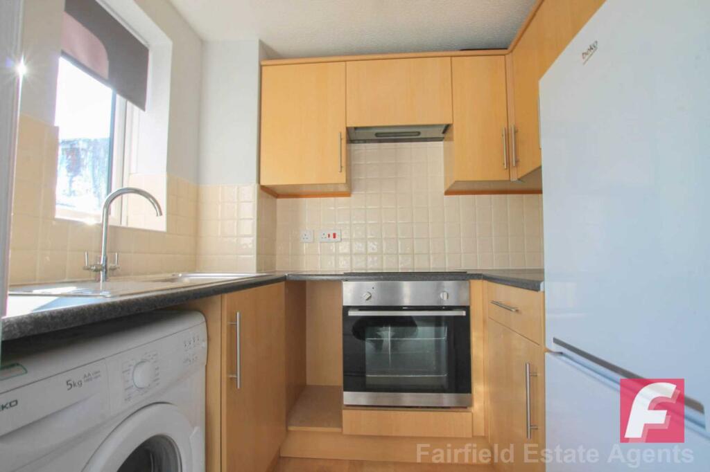 Apartment in Watford - View 5