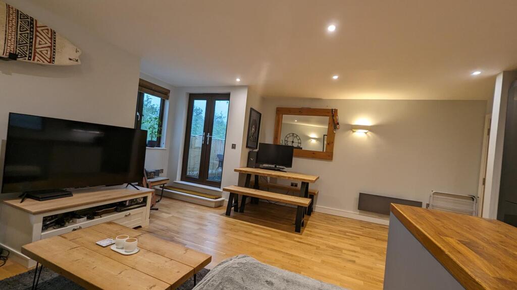 Catteshall Lane, Godalming photo 4