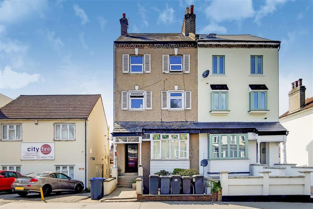 Main image of property: , CR2