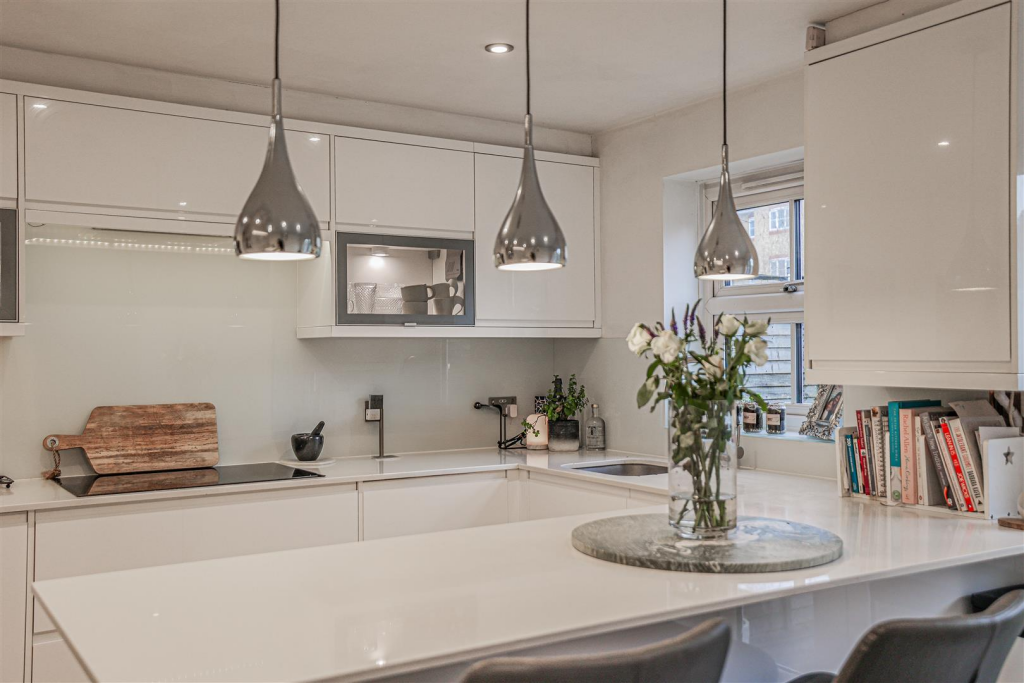 House in Dacorum, Hertfordshire - View 6
