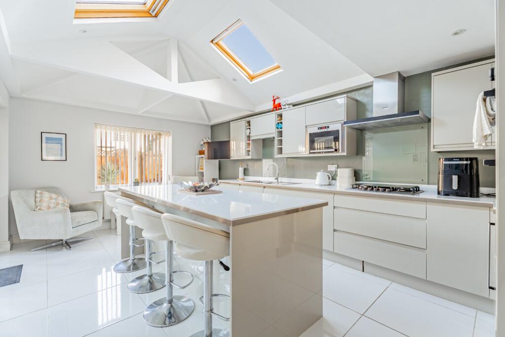 Main image of property: Cedarwood Drive, St. Albans, Hertfordshire, AL4