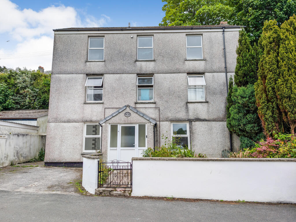 Main image of property: Flat 10b Ridge House, Trenance Road, St. Austell, Cornwall PL25 5AJ