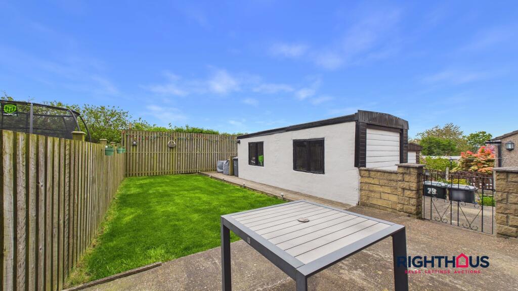 House in Bradford, West Yorkshire - View 4