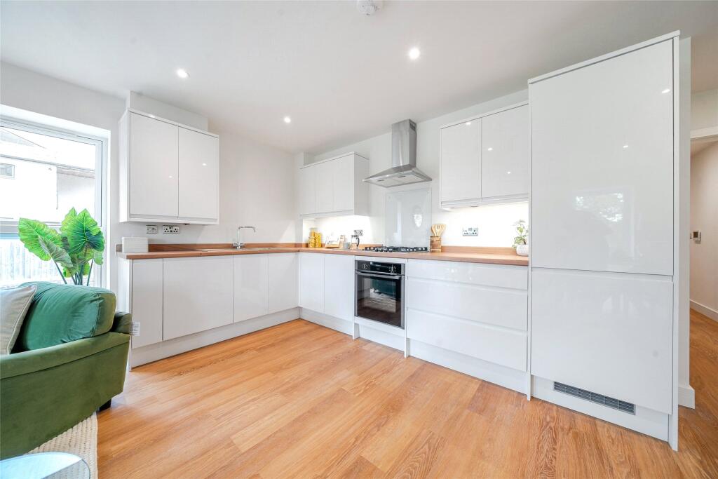 Apartment in Tewkesbury - More