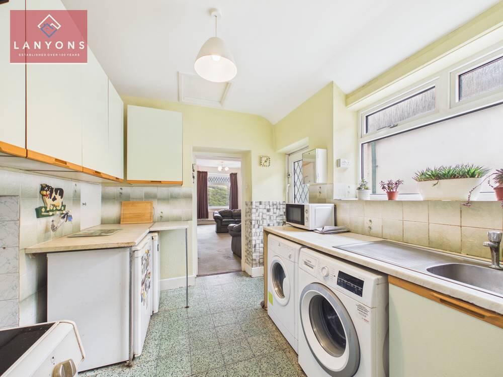 House in Cardiff, Ferndale - More