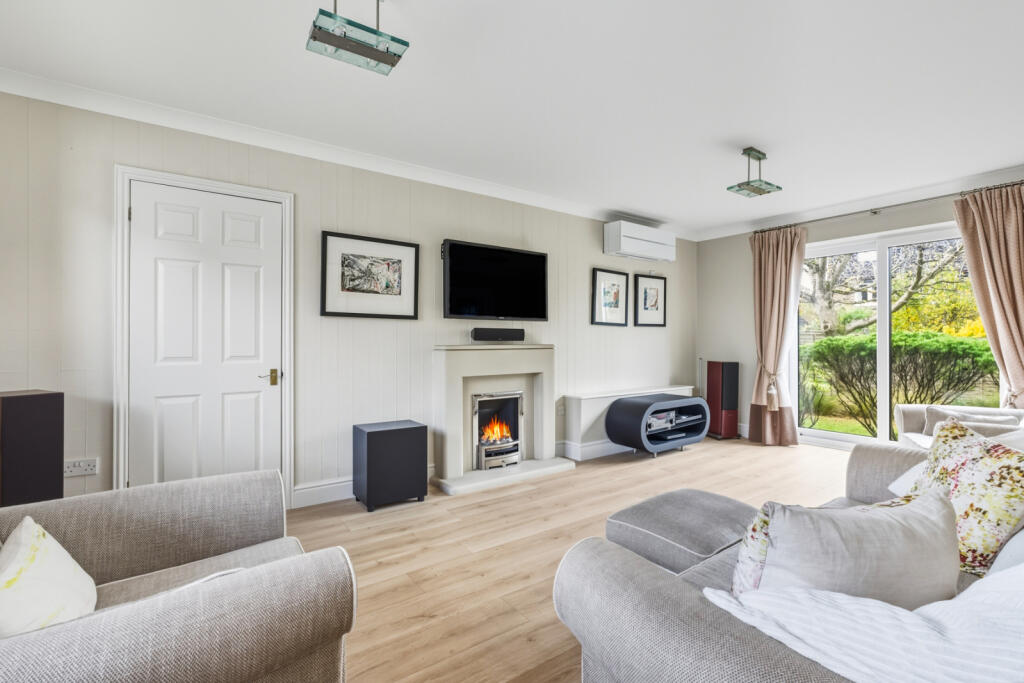 House in East Hertfordshire, Bishop's Gate, Bishop's Stortford - View 4