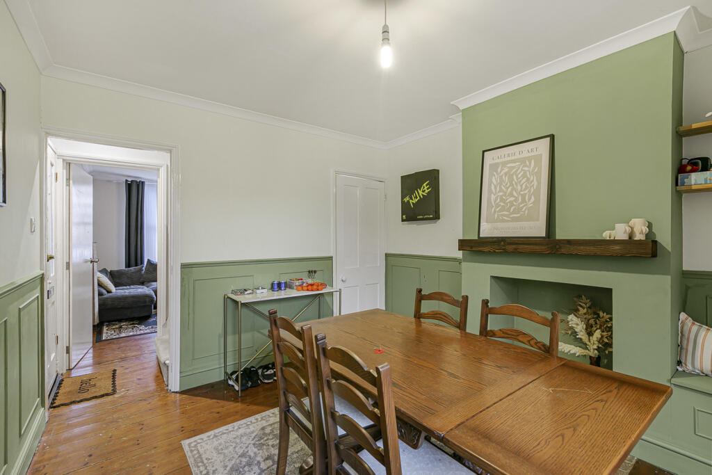 House in Twickenham - More