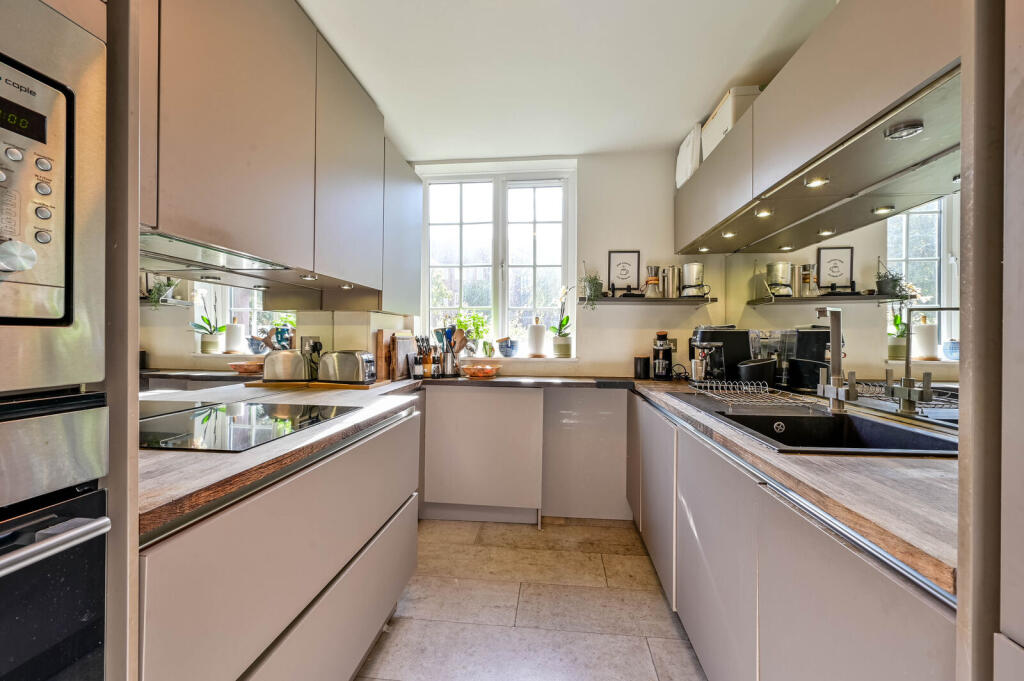 Apartment in London - View 2