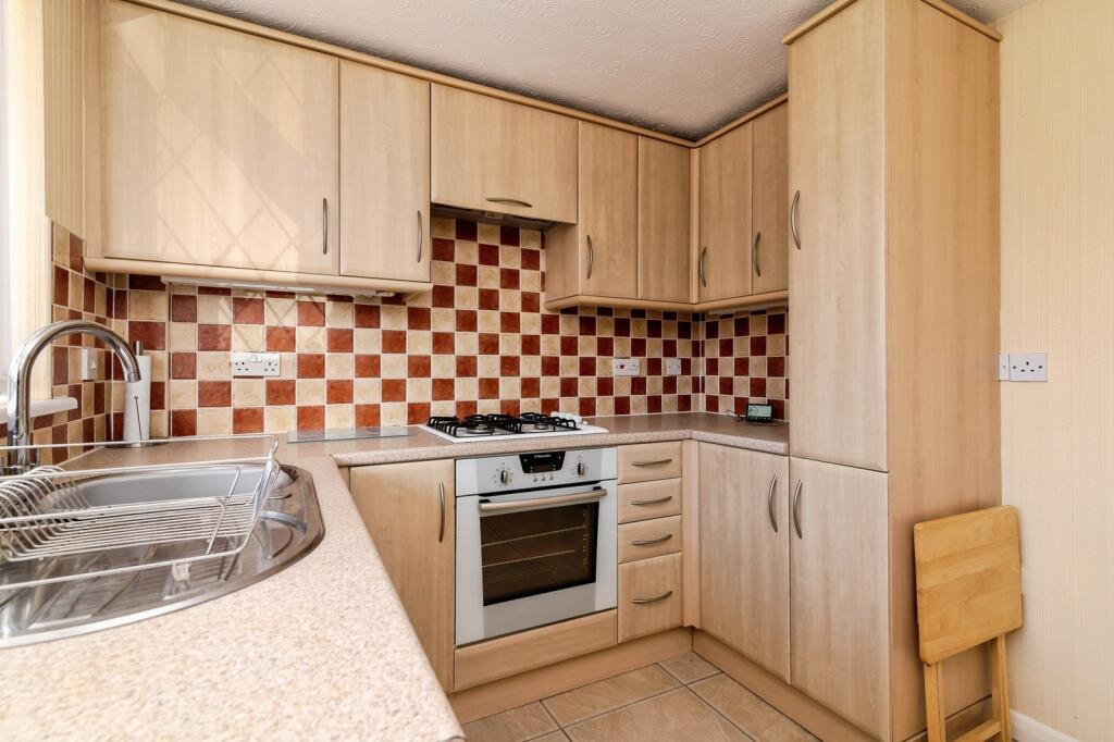 Covert Close, NOTTINGHAM, Nottinghamshire, NG15 photo 3