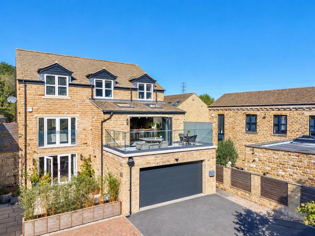 House in Wakefield, Coxley, Sitlington