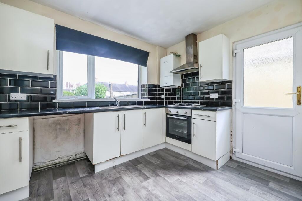 House in Nottingham, Nottinghamshire - More