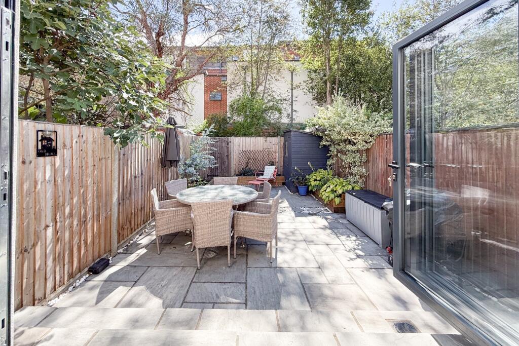 House in Slough, Windsor and Maidenhead - More