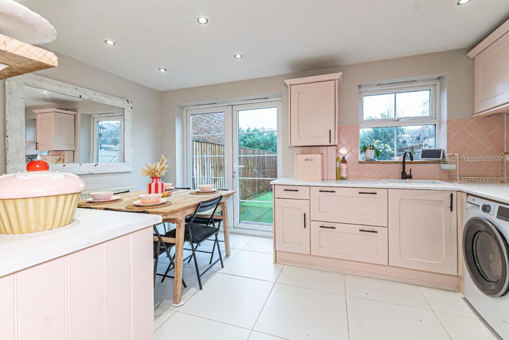 Main image of property: Stratford Close, Aston Clinton